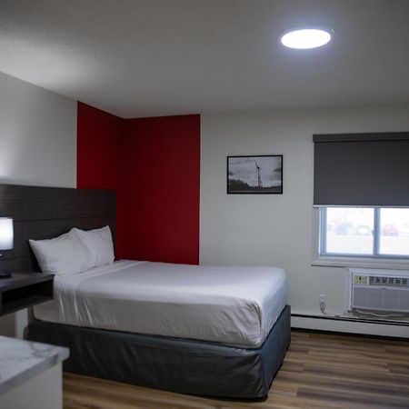 Ramada By Wyndham Dawson Creek Hotel Kültér fotó