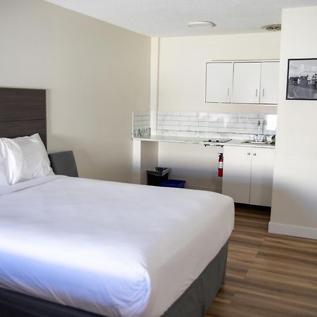 Ramada By Wyndham Dawson Creek Hotel Kültér fotó