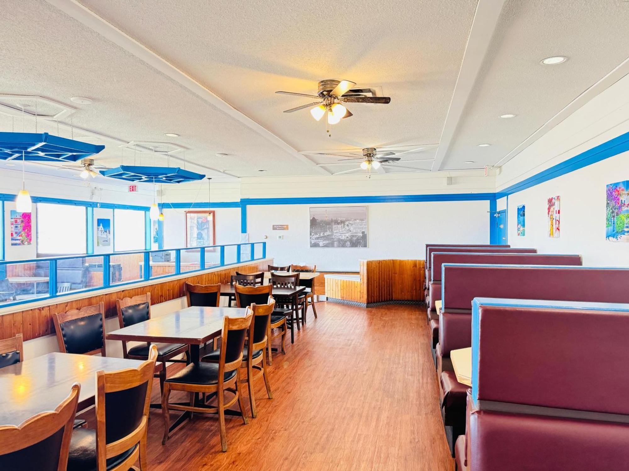 Ramada By Wyndham Dawson Creek Hotel Kültér fotó