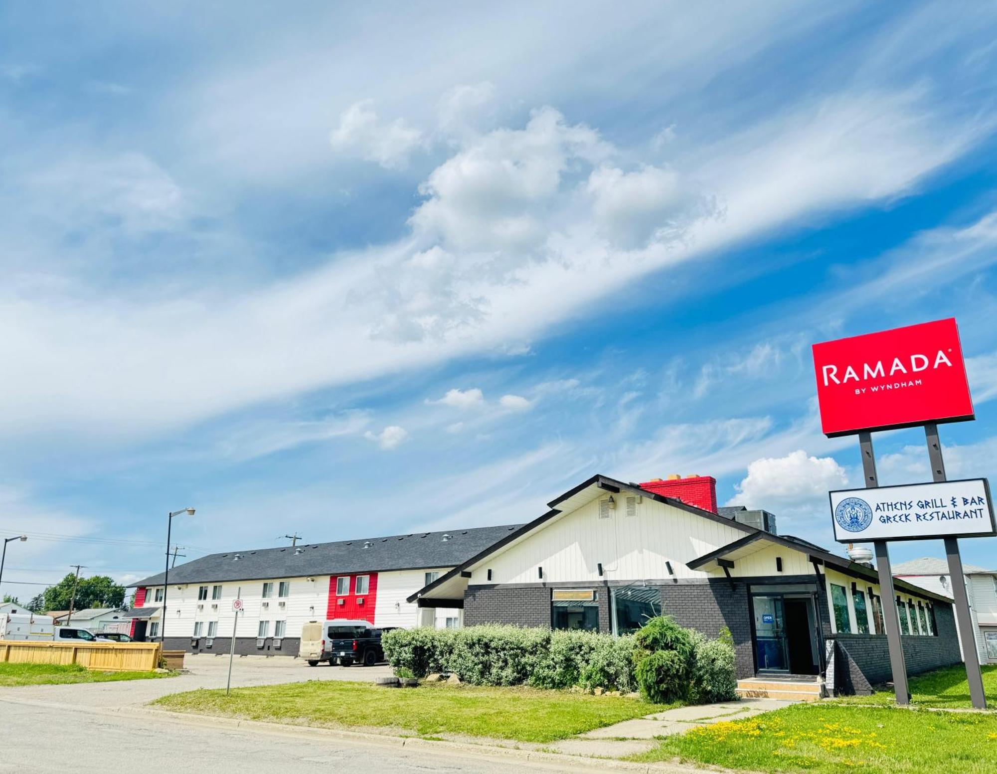 Ramada By Wyndham Dawson Creek Hotel Kültér fotó