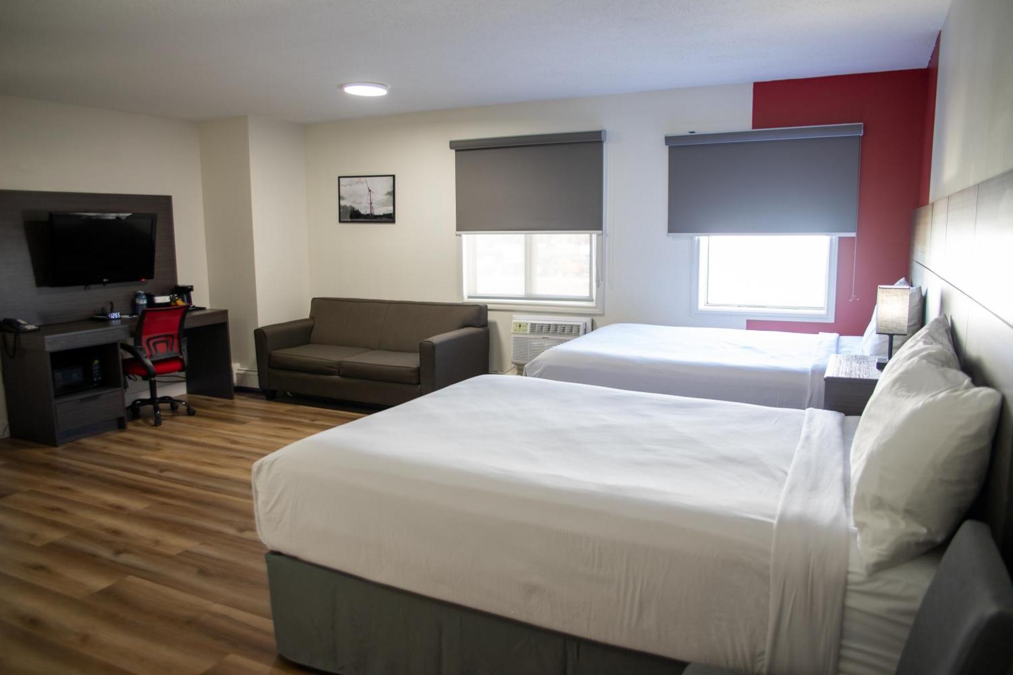 Ramada By Wyndham Dawson Creek Hotel Kültér fotó