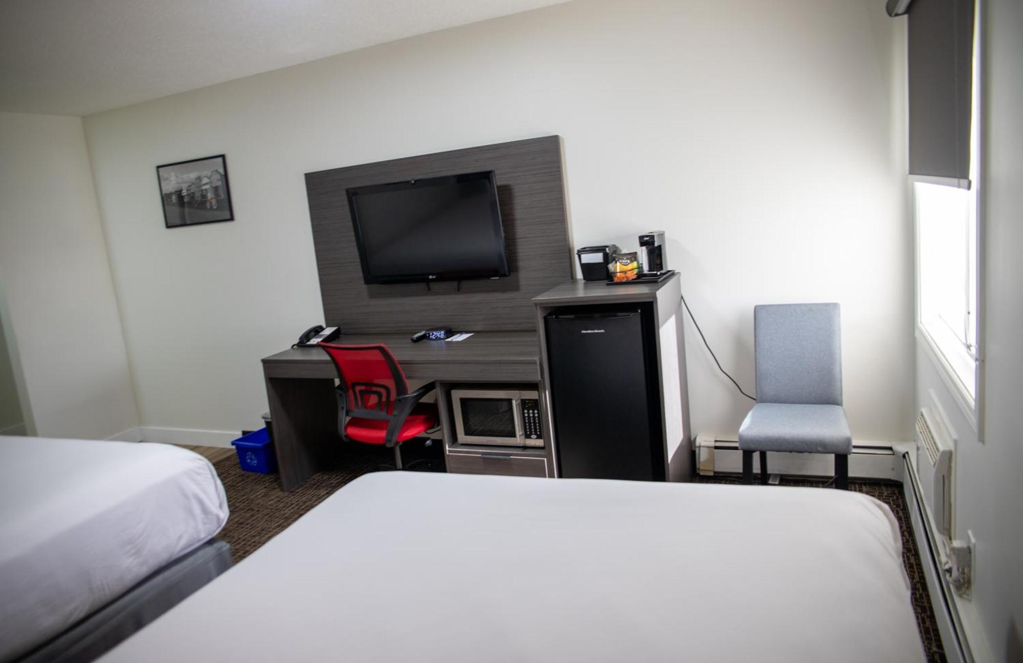Ramada By Wyndham Dawson Creek Hotel Kültér fotó