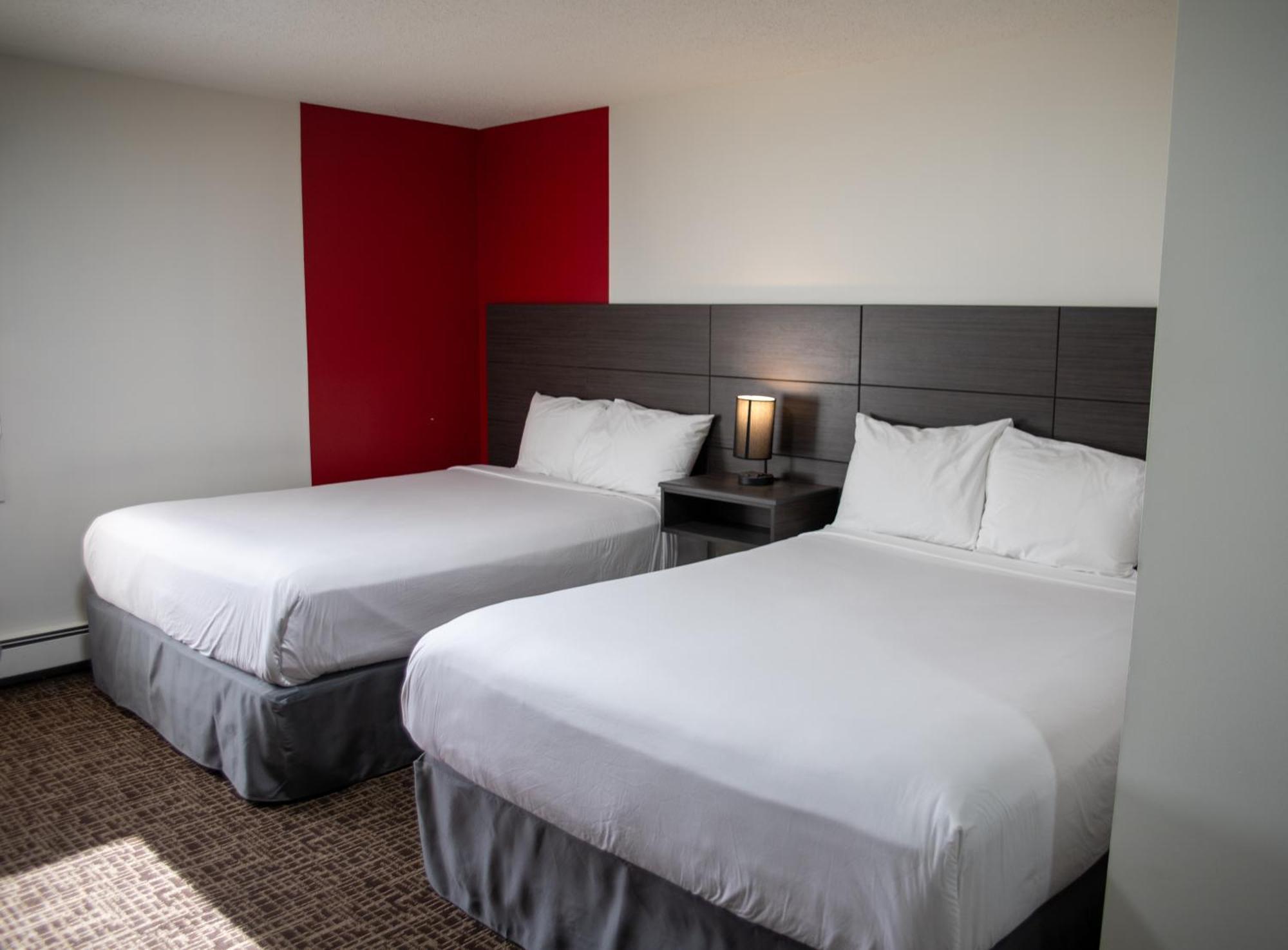 Ramada By Wyndham Dawson Creek Hotel Kültér fotó