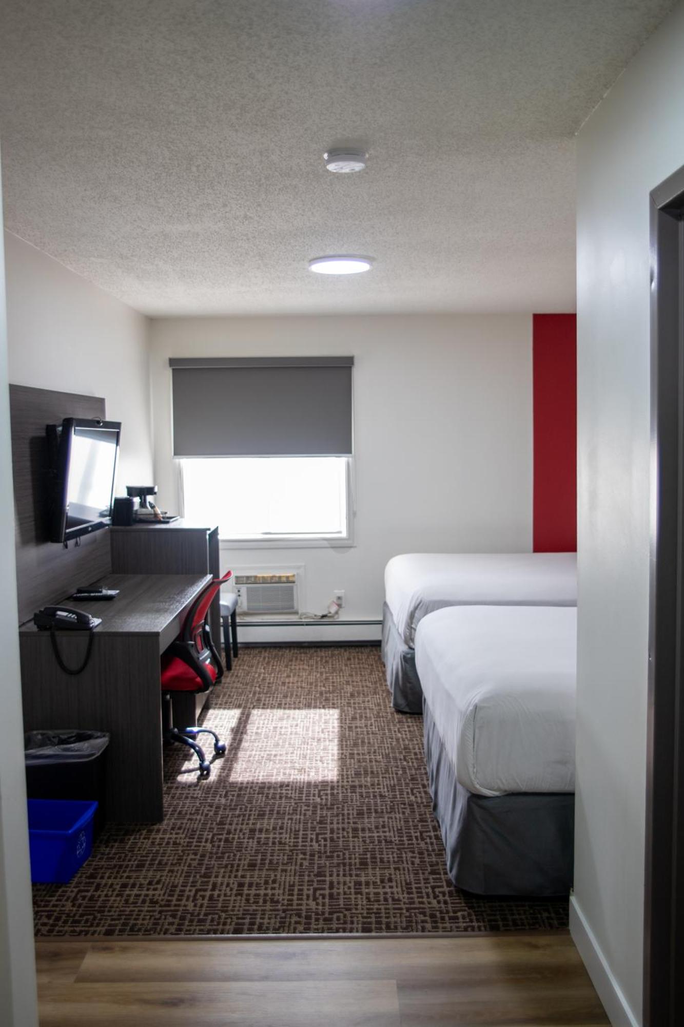 Ramada By Wyndham Dawson Creek Hotel Kültér fotó