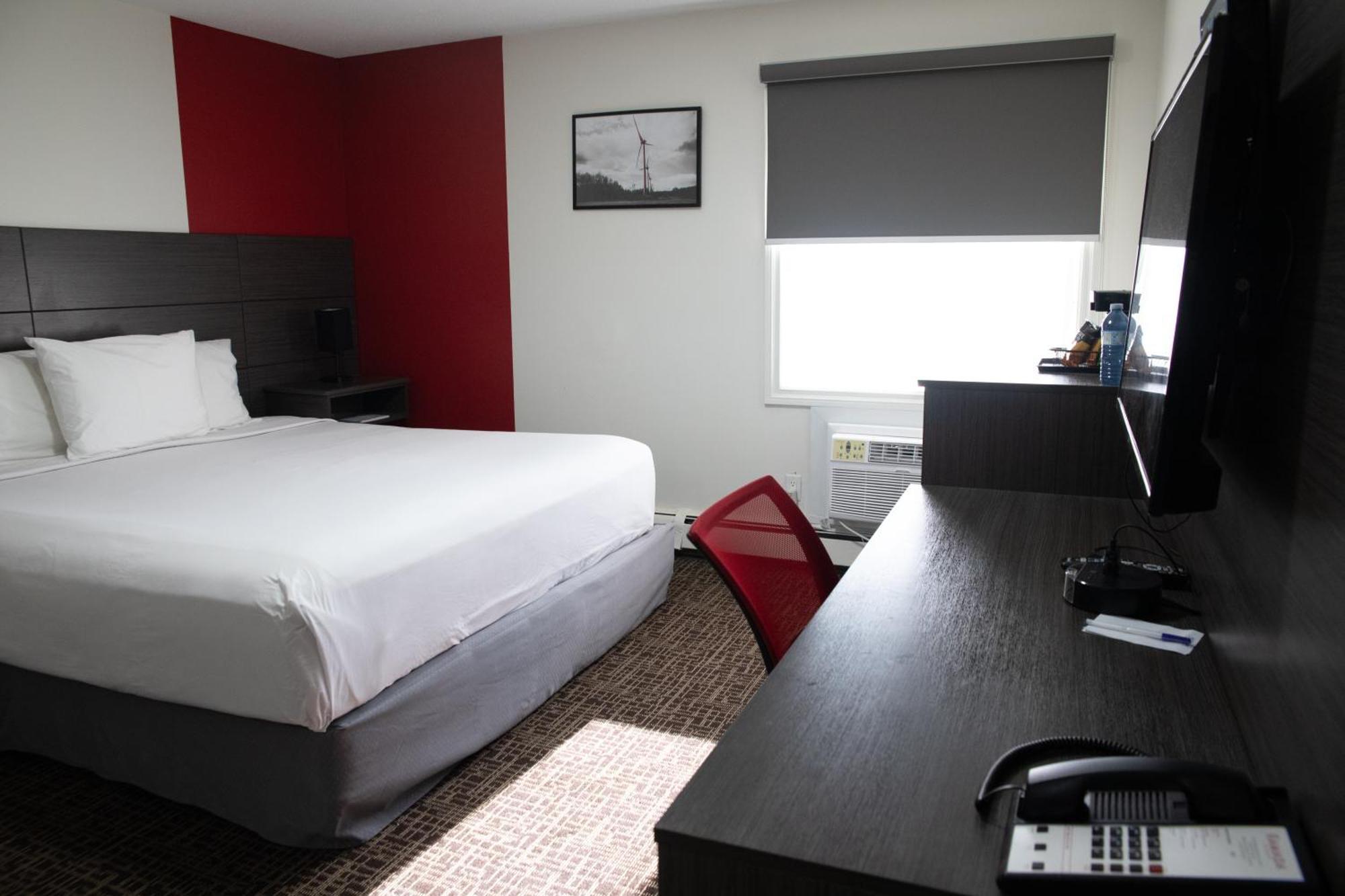 Ramada By Wyndham Dawson Creek Hotel Kültér fotó