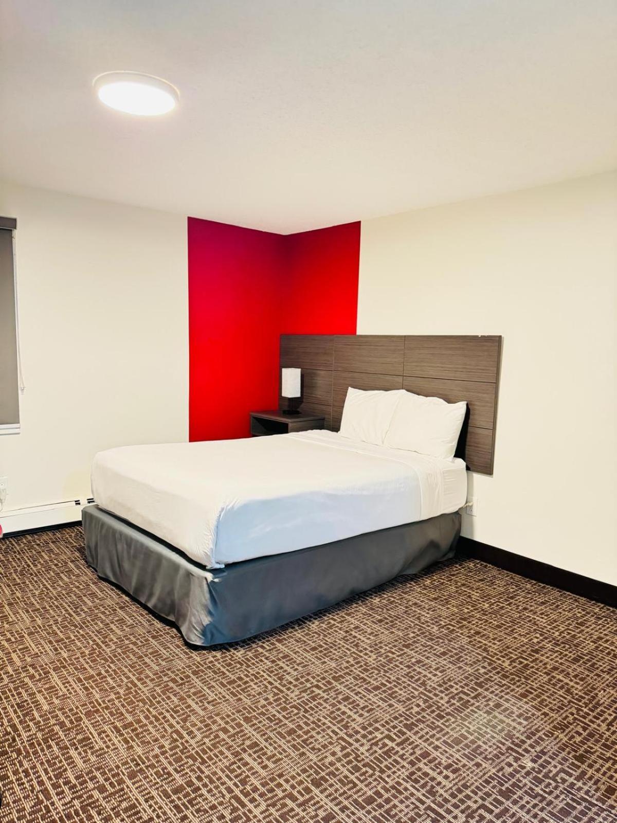 Ramada By Wyndham Dawson Creek Hotel Kültér fotó