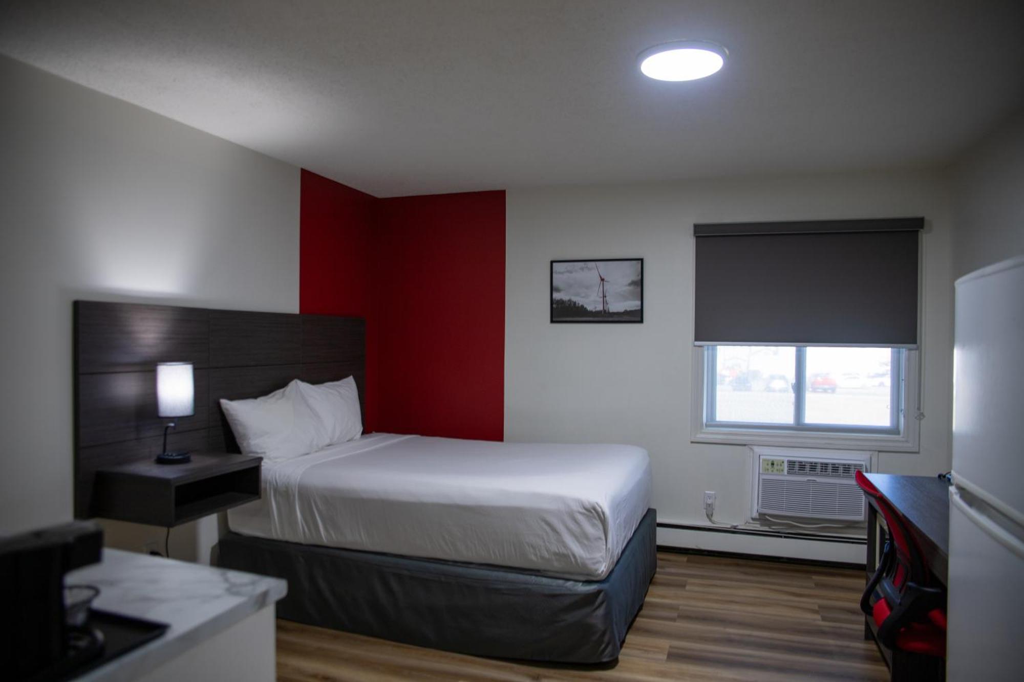 Ramada By Wyndham Dawson Creek Hotel Kültér fotó
