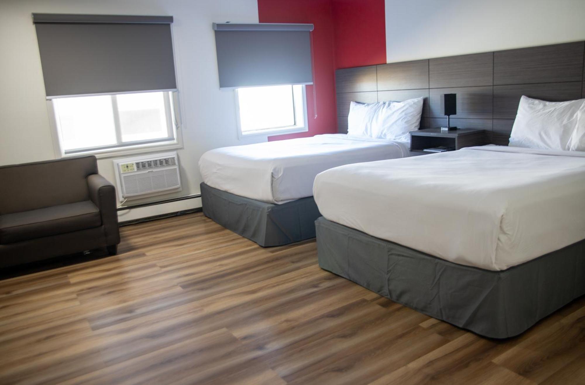 Ramada By Wyndham Dawson Creek Hotel Kültér fotó