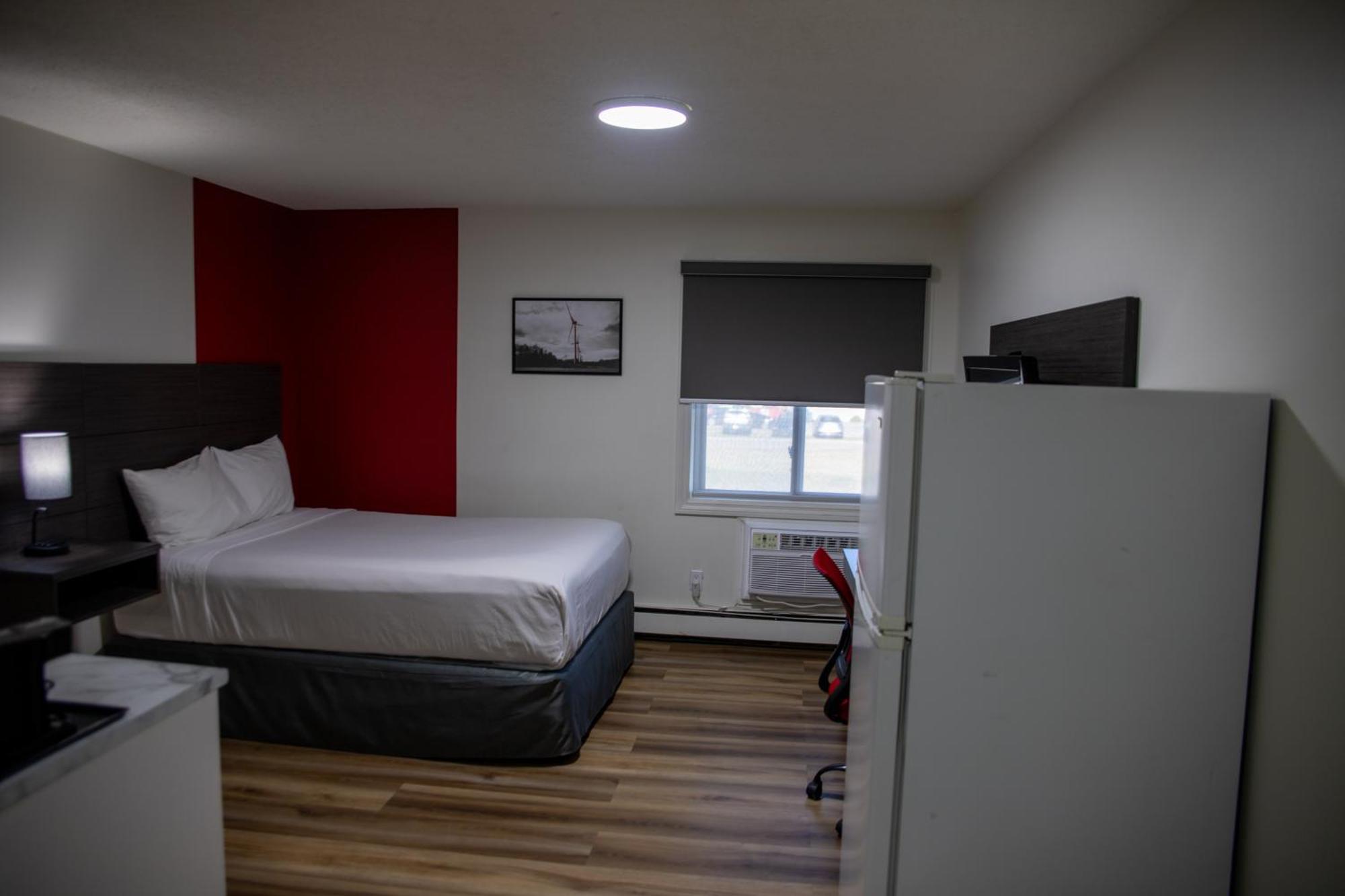 Ramada By Wyndham Dawson Creek Hotel Kültér fotó