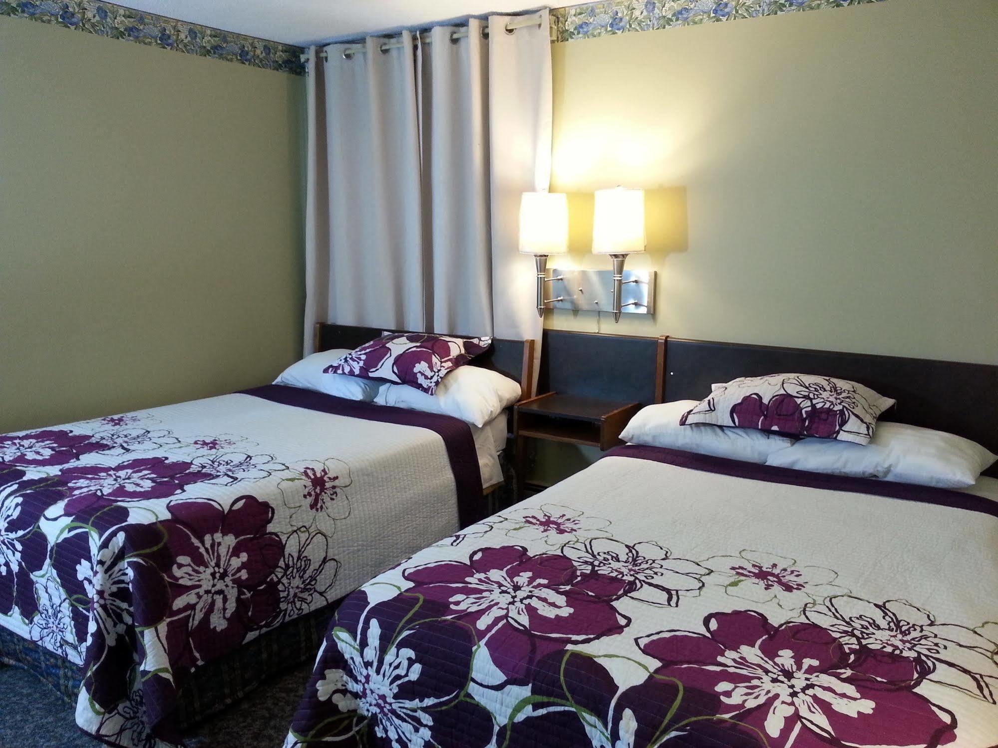 Ramada By Wyndham Dawson Creek Hotel Kültér fotó