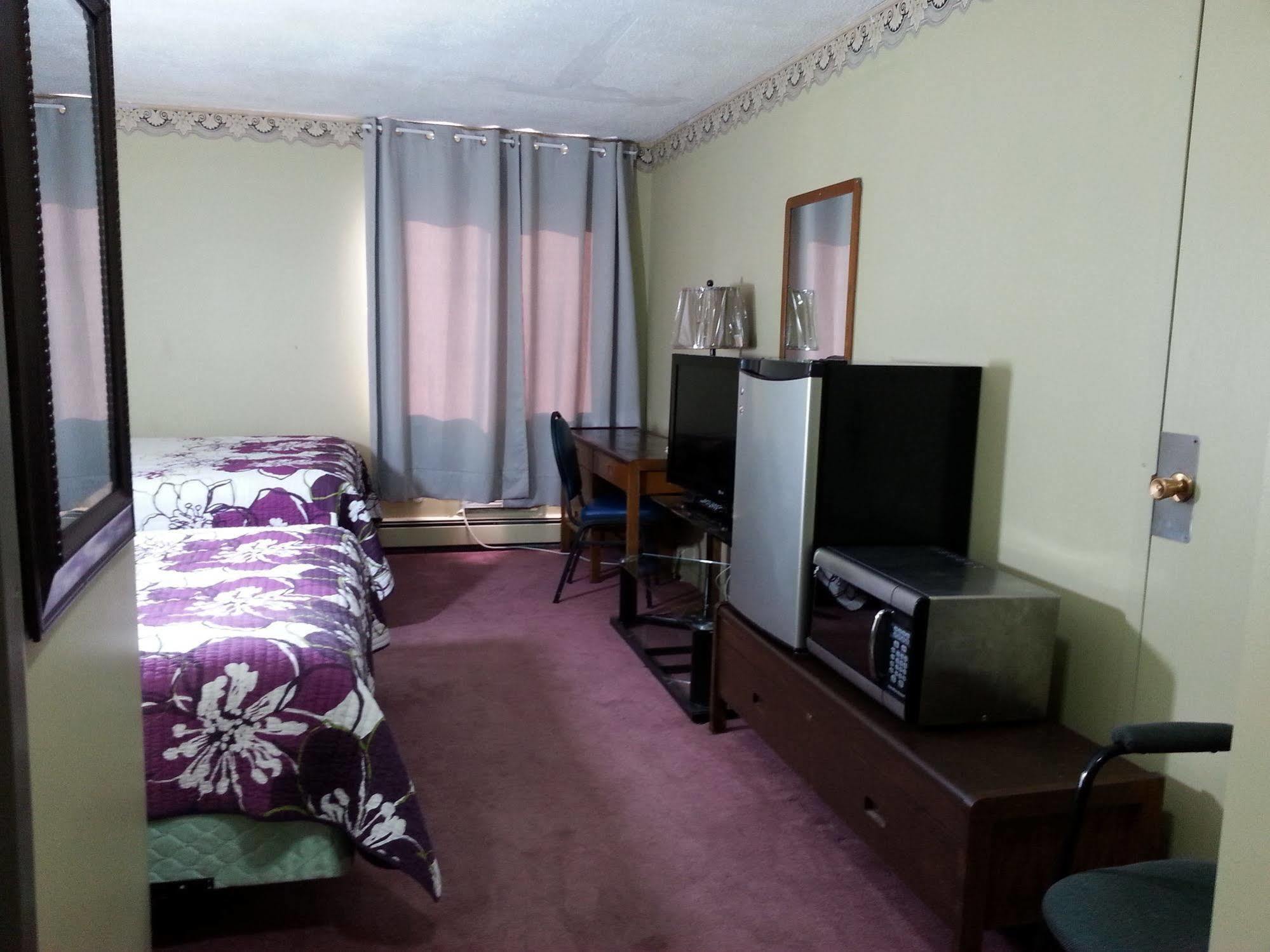 Ramada By Wyndham Dawson Creek Hotel Kültér fotó