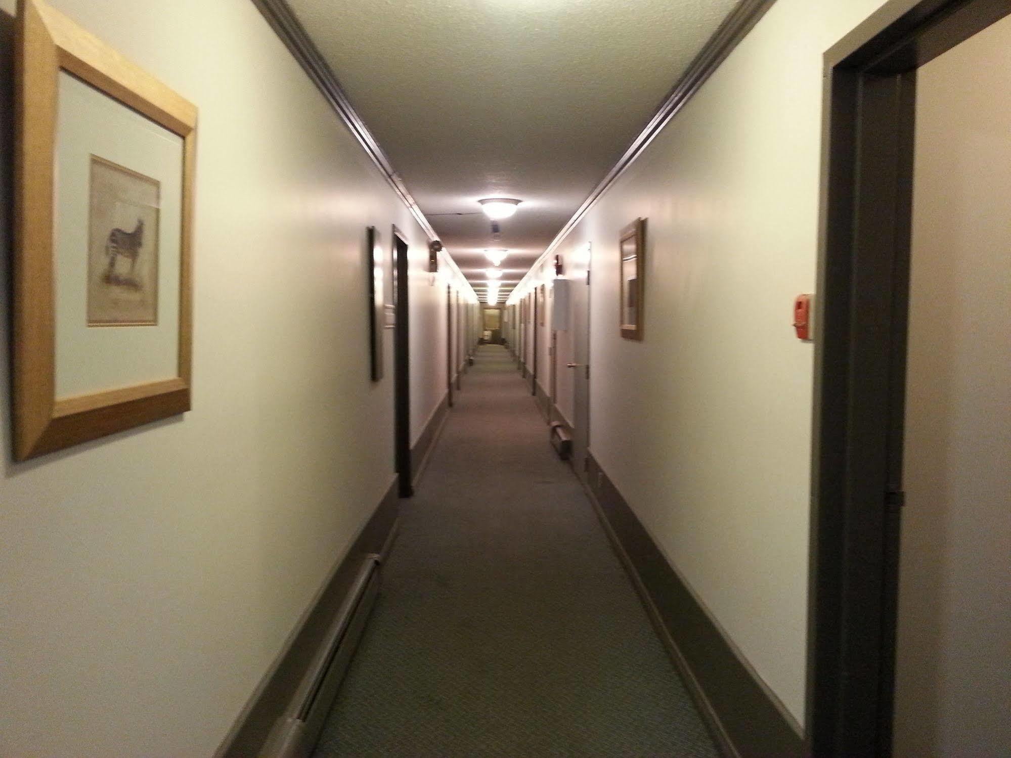 Ramada By Wyndham Dawson Creek Hotel Kültér fotó